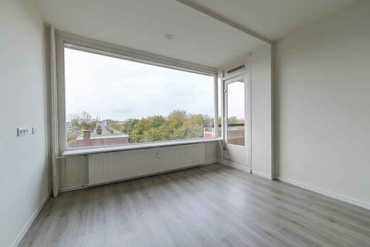 Photo 10 of Bachstraat 90