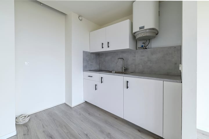 Photo 11 of Bachstraat 90