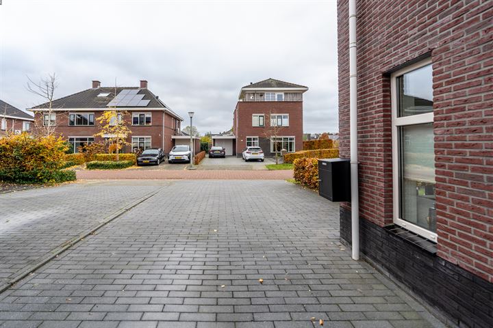 View photo 48 of Sterrenboschlaan 20