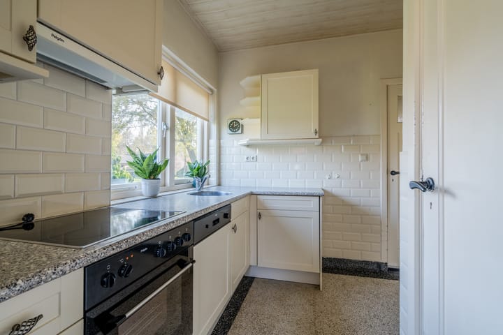 Photo 11 of Emelaarseweg 1-A