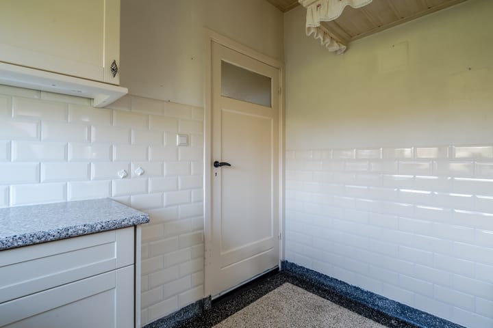 Photo 13 of Emelaarseweg 1-A