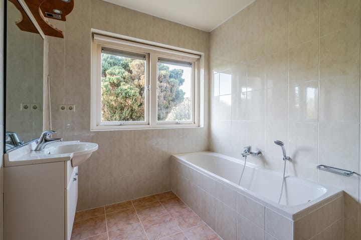 Photo 19 of Emelaarseweg 1-A