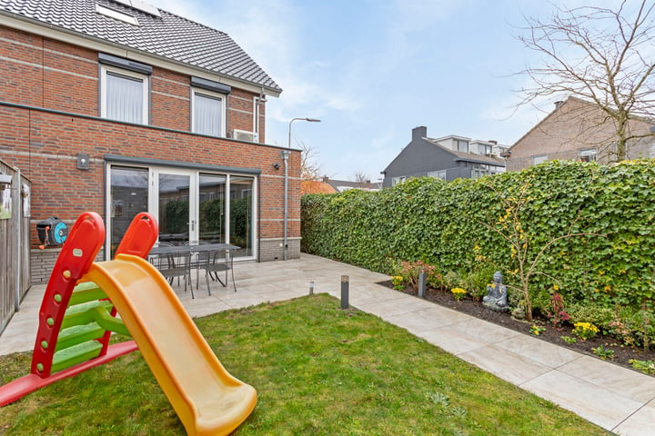 View photo 31 of Deken van Baarstraat 52