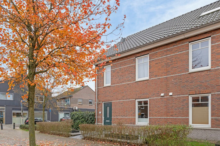 View photo 37 of Deken van Baarstraat 52