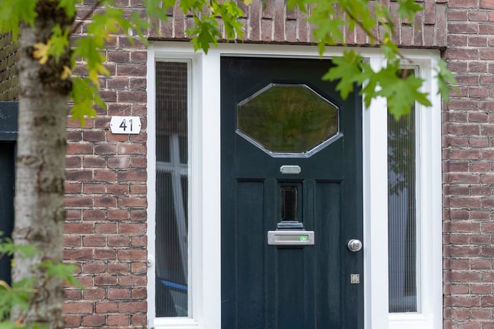 View photo 4 of Graaf Florisstraat 41