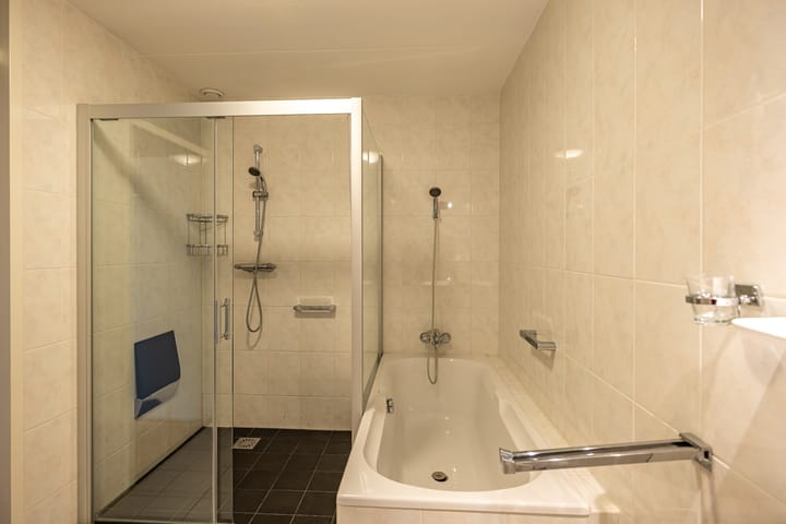 Photo 18 of Burg v Roijenstr Oost 4-G