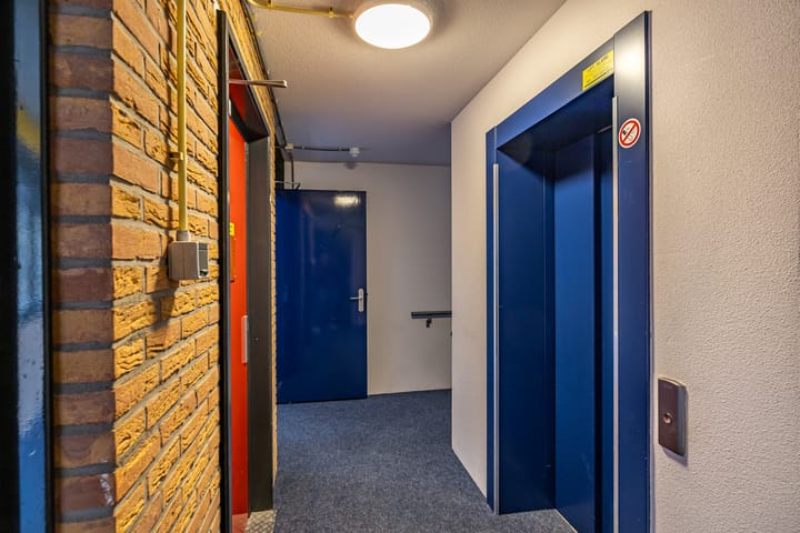 Photo 22 of Burg v Roijenstr Oost 4-G