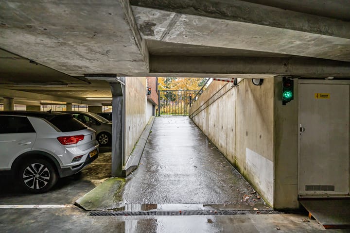 Photo 24 of Burg v Roijenstr Oost 4-G