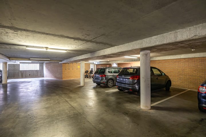 Photo 25 of Burg v Roijenstr Oost 4-G