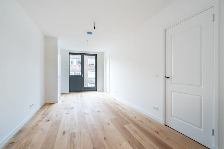 Foto 10 van Laan van Nieuw-Guinea 43-C