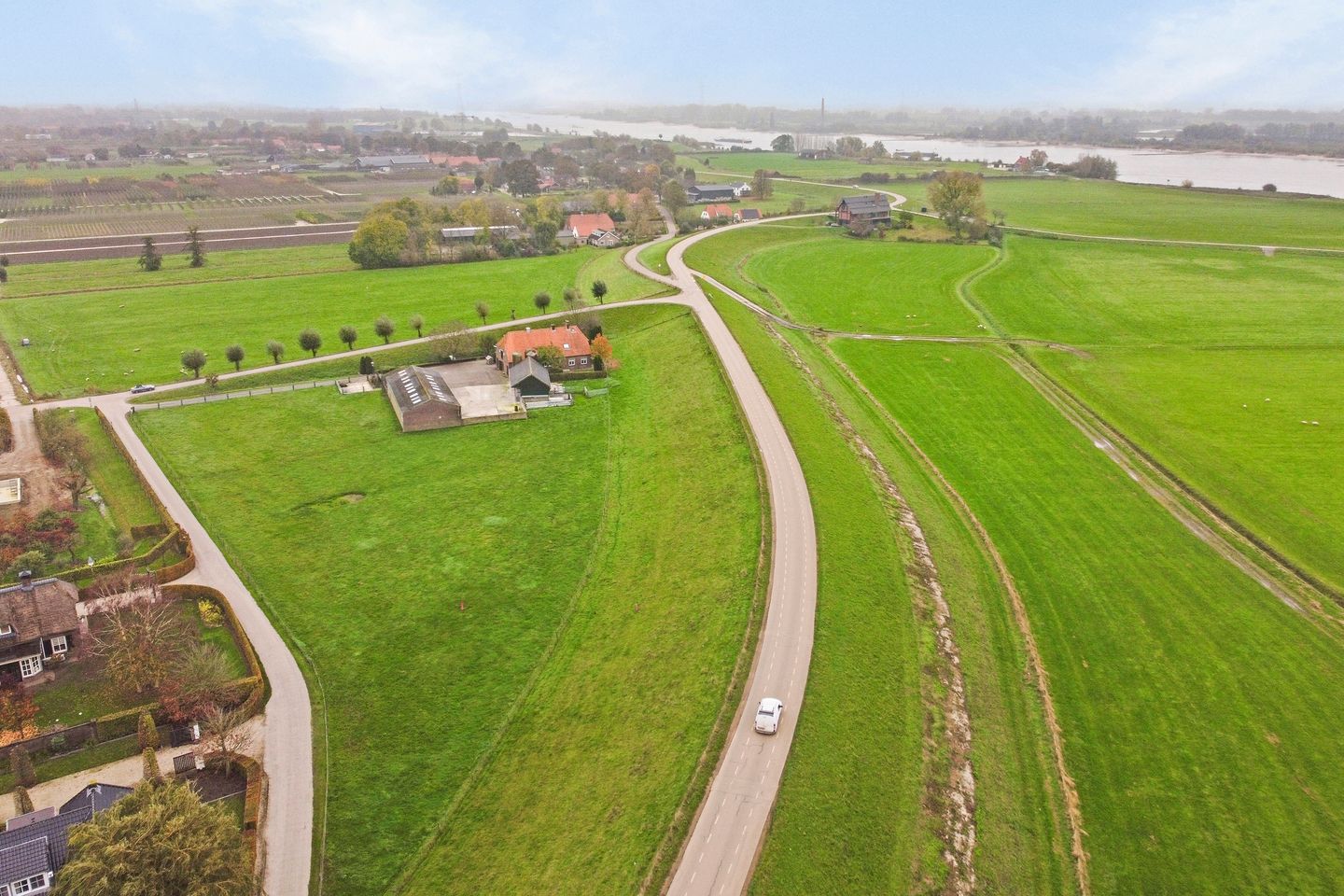 Photo 4 of Waalbandijk 101