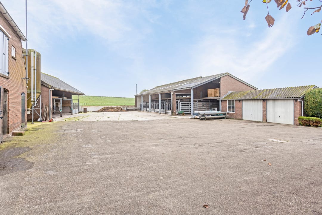 Photo 38 of Waalbandijk 101