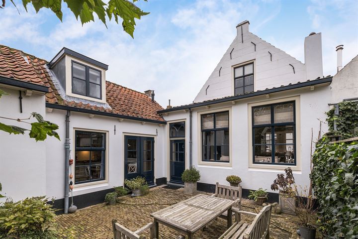 View photo 2 of Pieterstraat 23