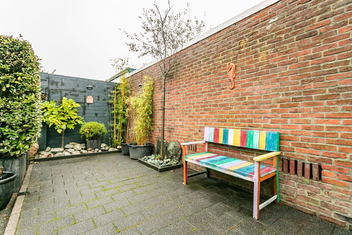 Bekijk foto 32 van Staringstraat 16