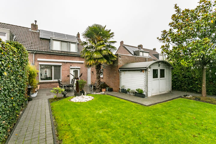 Bekijk foto 33 van Staringstraat 16