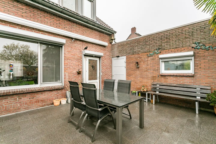 Bekijk foto 34 van Staringstraat 16