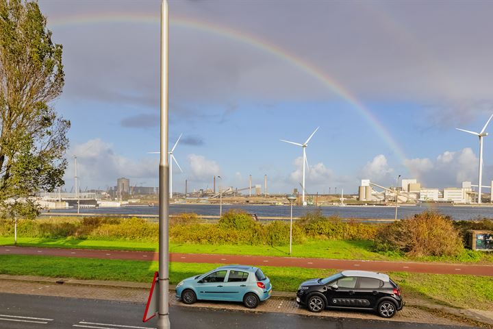 View photo 2 of IJmuiderstraatweg 64