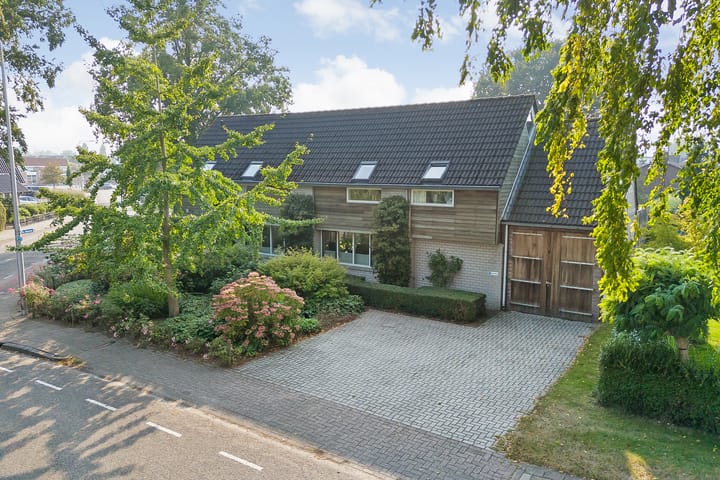 Foto 2 van Burg.van Haersoltestraat 41