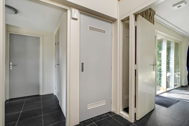 Foto 10 van Burg.van Haersoltestraat 41