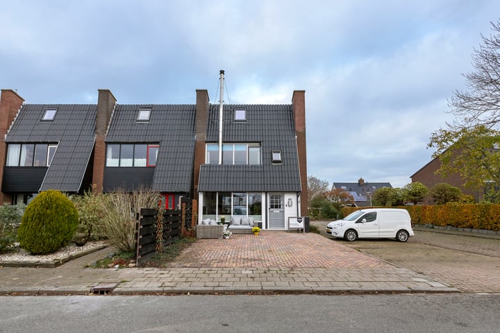 Bekijk foto 36 van Meeuwstraat 52