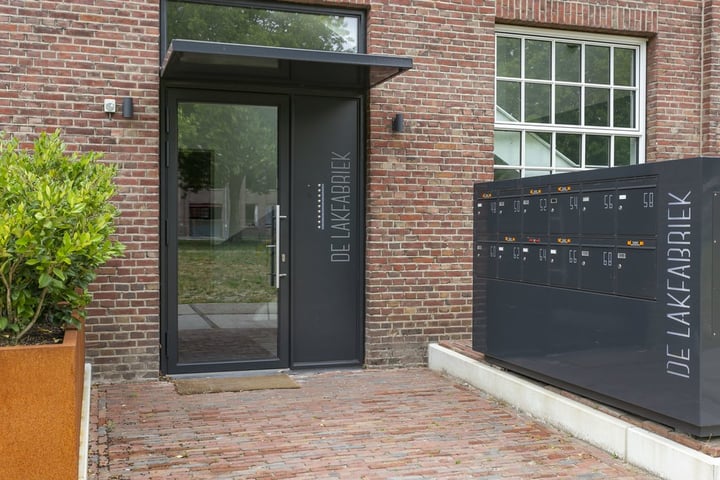 Bekijk foto 3 van Almystraat 54