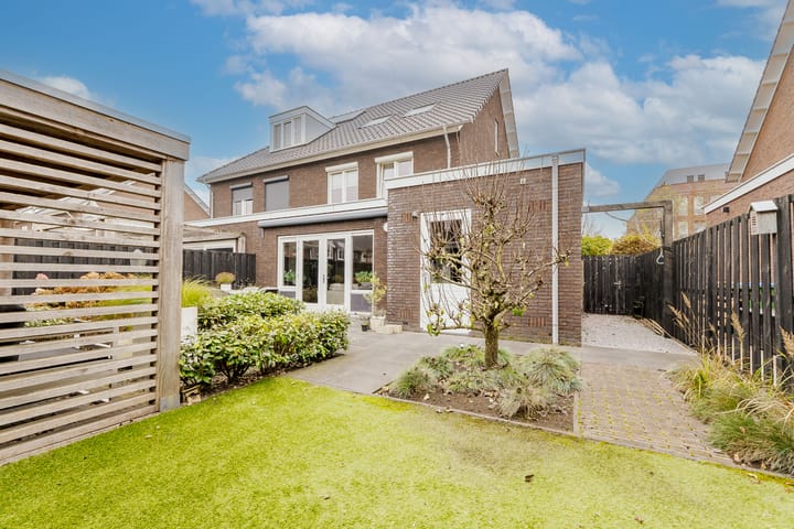 Foto 7 van Van Amerongenerf 16