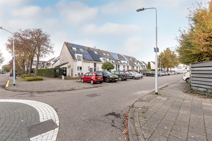 Bekijk foto 32 van Klaproosstraat 8