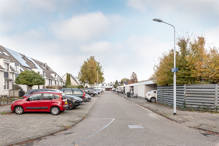 Bekijk foto 33 van Klaproosstraat 8