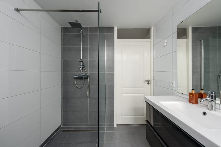 Foto 3 van L.C. van der Vlugtstraat 32