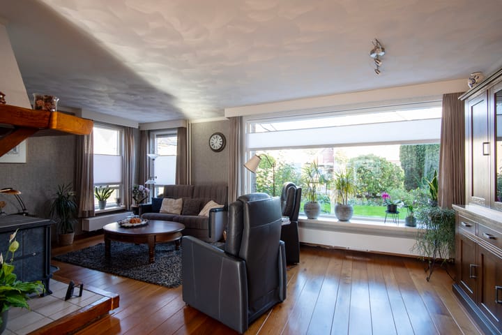 Foto 2 van van Weesstraat 11