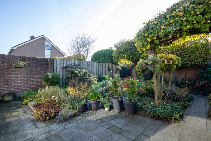 Foto 24 van van Weesstraat 11