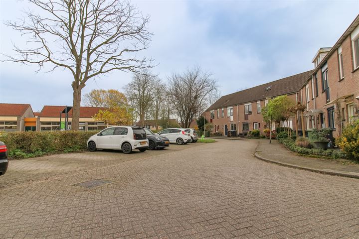 View photo 10 of Rietdekkerstraat 35