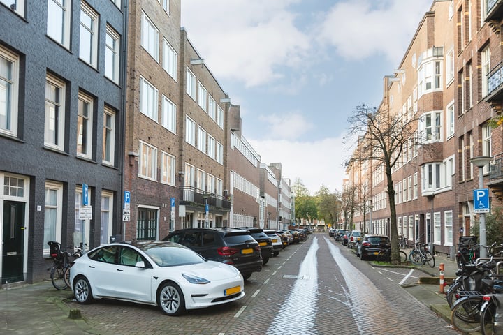 View photo 35 of Jan van Riebeekstraat 3-3