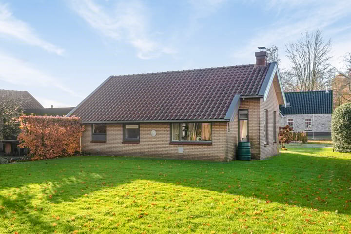 Foto 2 van Meester Lokstraat 20