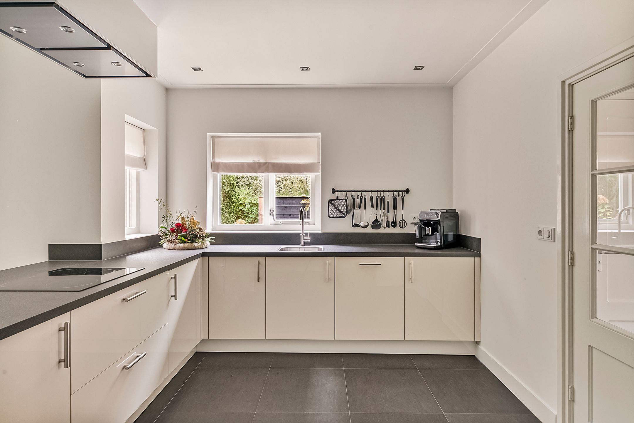 Foto 12 van Papegaaiweg 19