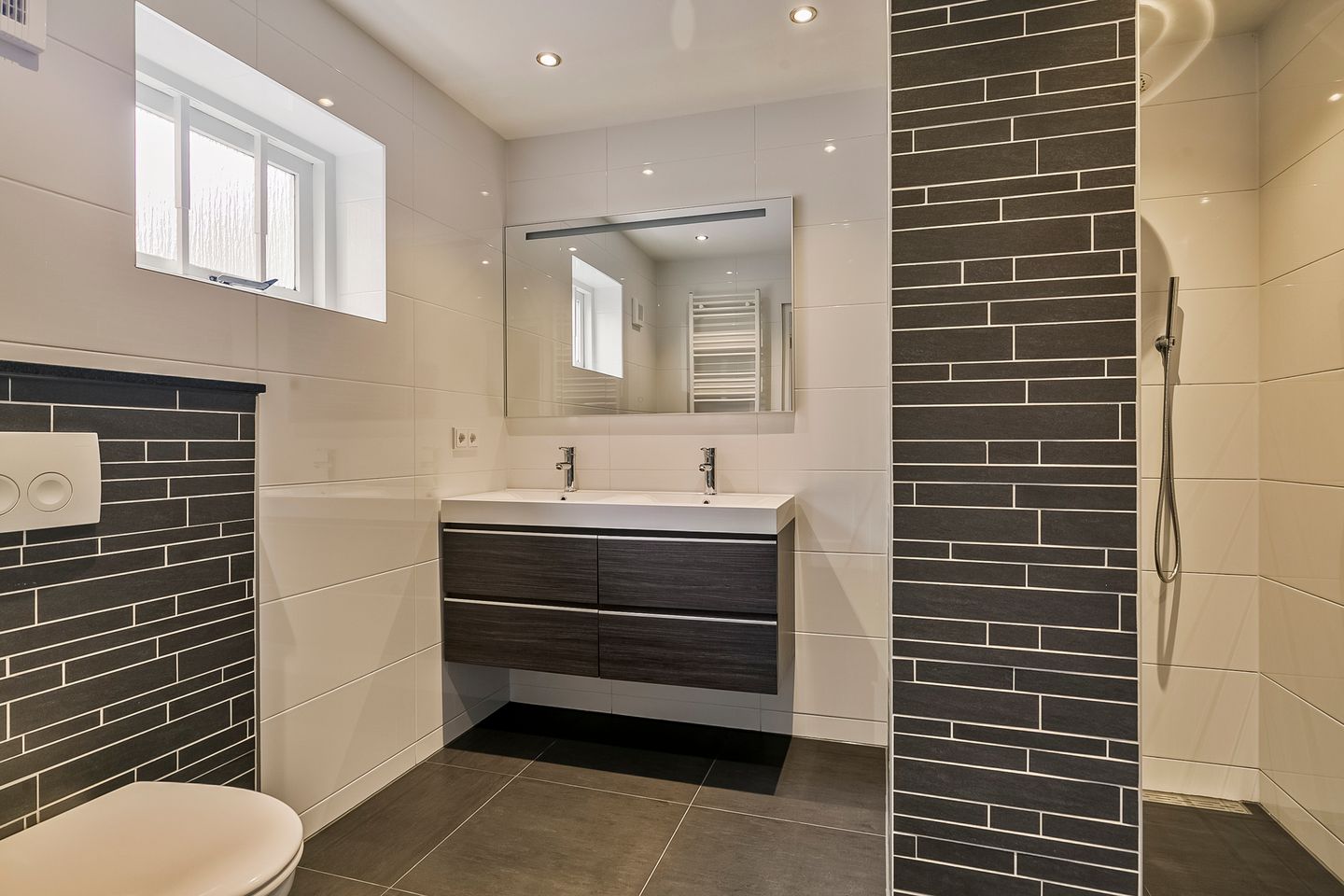 Foto 14 van Papegaaiweg 19