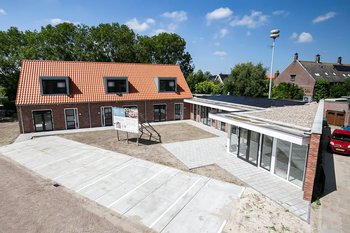 View photo 31 of Deltastraat 2-D