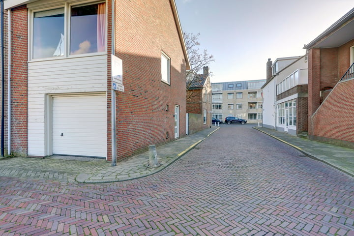 View photo 38 of Dwarsstraat 13