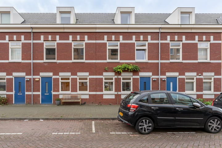 View photo 1 of Raephorststraat 48