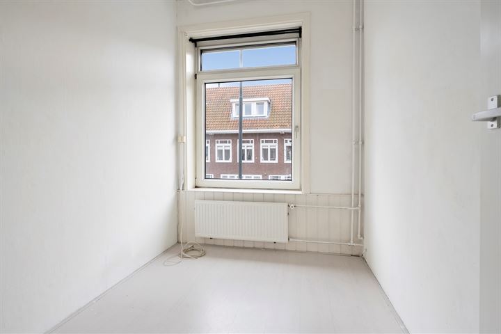 View photo 10 of Teding van Berkhoutstraat 81