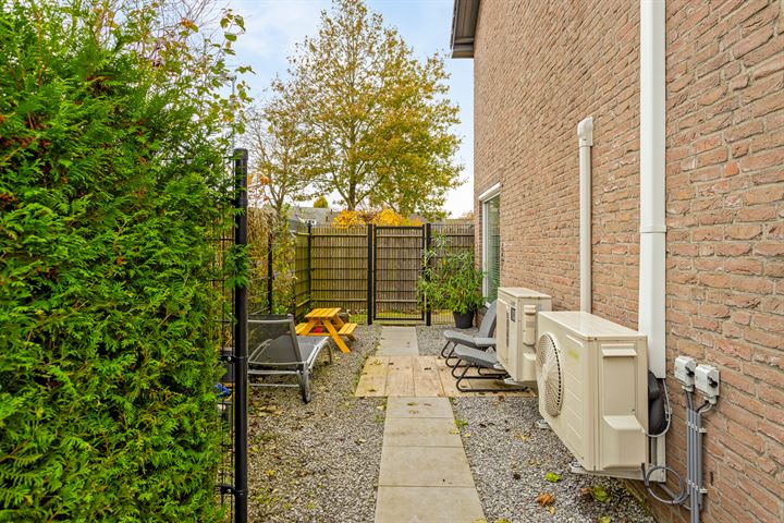 View photo 52 of Vonderstraat 24