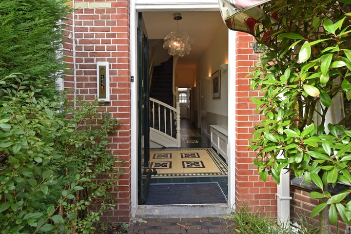 Photo 7 of Alexanderlaan 9