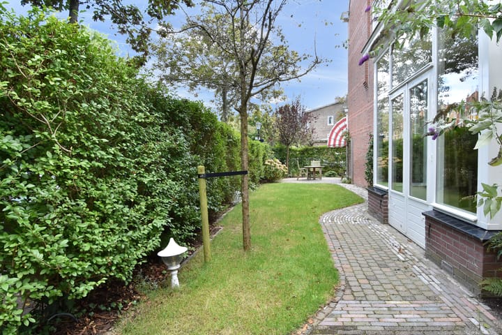 Photo 14 of Alexanderlaan 9