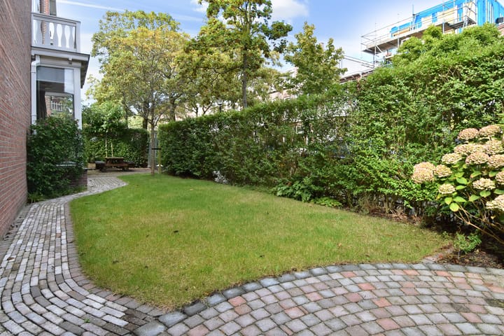 Photo 18 of Alexanderlaan 9