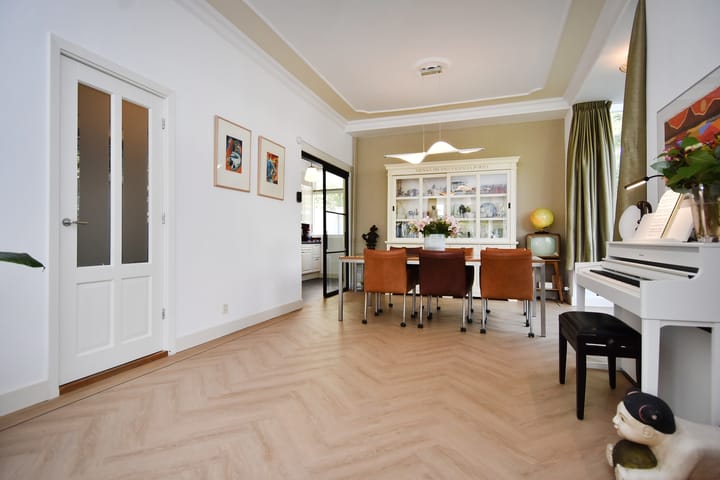 Photo 9 of Alexanderlaan 9