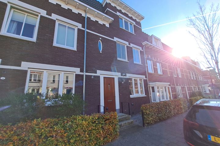 View photo 2 of Albert Trouwborststraat 12