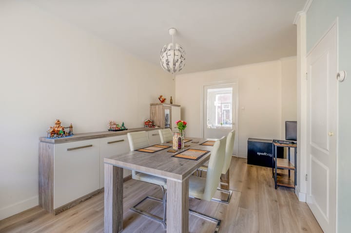 Foto 10 van van der Veldstraat 47