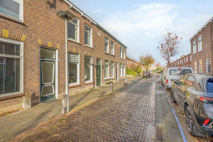 Bekijk foto 37 van van der Veldstraat 47