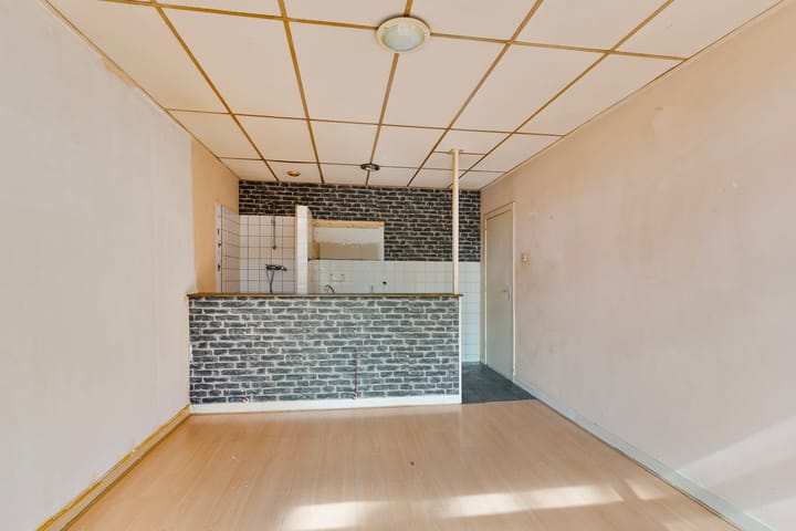 Photo 12 of Graaf Florisstraat 8-B