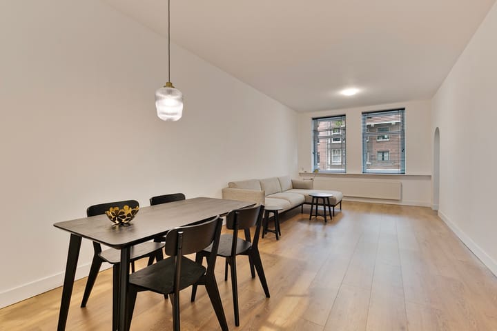 Photo 19 of Graaf Florisstraat 8-B